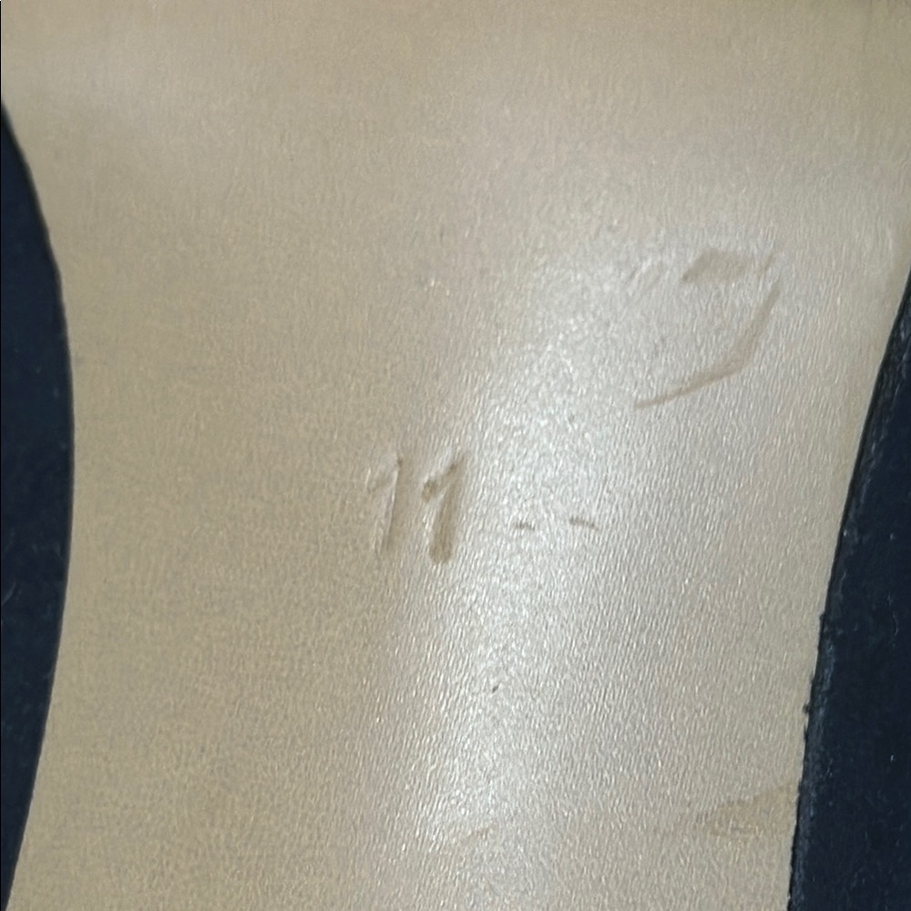 Navy Blue Heels with Pointed Toe and Slim Heel - Picture 2 of 5